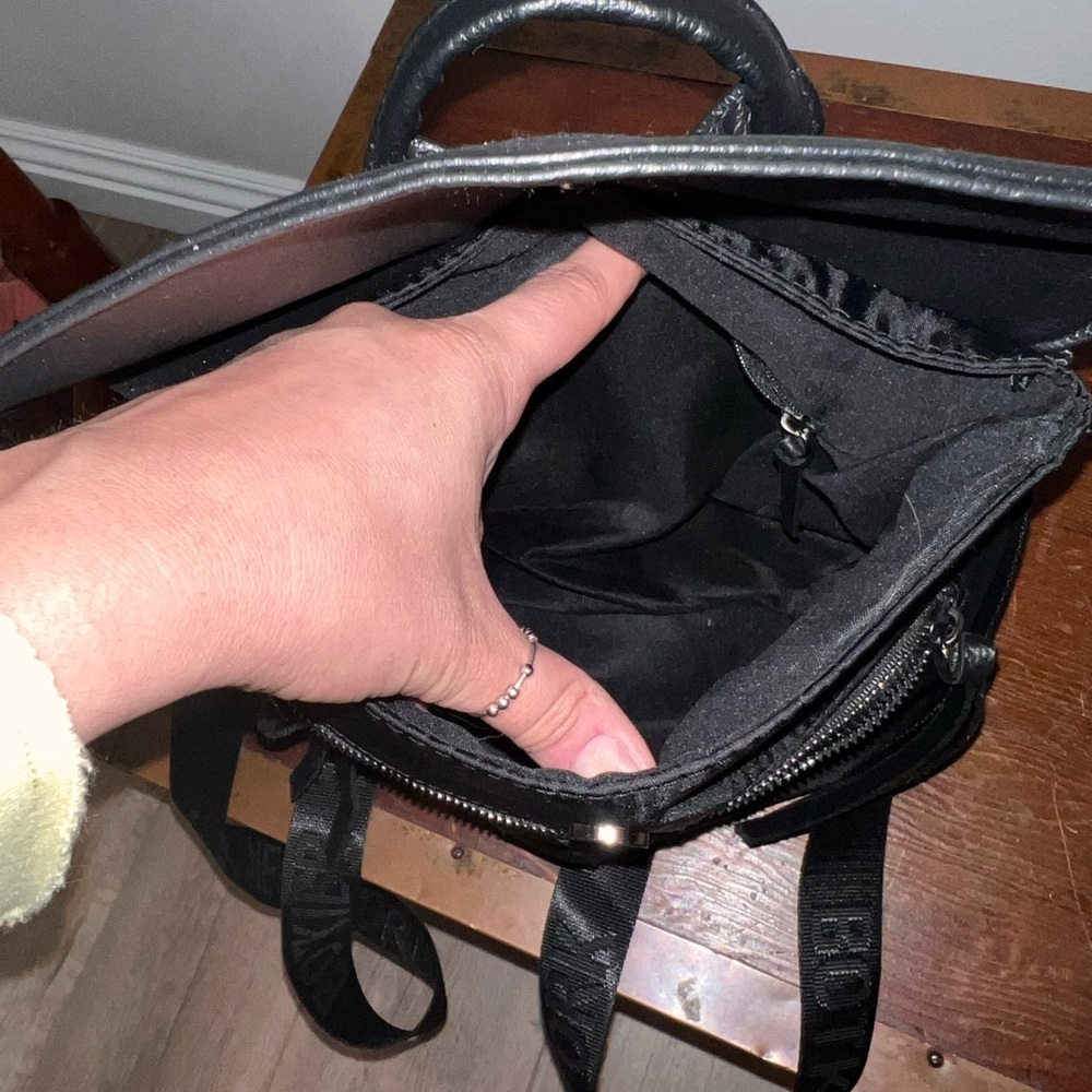Small black backpack for woman (TP for size comparison) - Picture 4 of 7